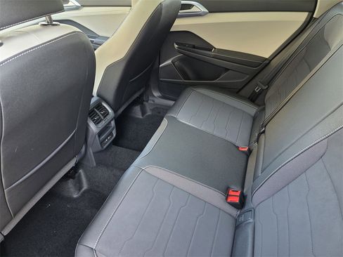 New 2026 Volkswagen Taos SE image 20