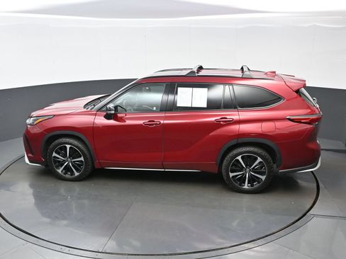 Used 2022 Toyota Highlander XSE AWD/4WD image 38