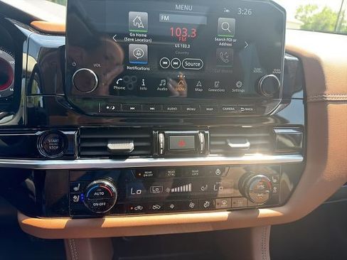 Used 2025 Nissan Pathfinder Platinum w/ Black Appearance Package AWD/4WD image 31
