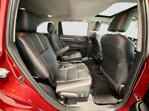 Certified 2019 Toyota Highlander SE w/ Carpet Mat Package (TMS) AWD/4WD image 24