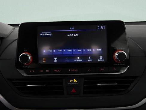 Used 2024 Nissan Altima 2.5 S FWD image 19