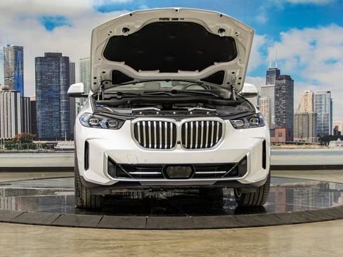Used 2024 BMW X5 xDrive40i w/ Premium Package AWD/4WD image 4