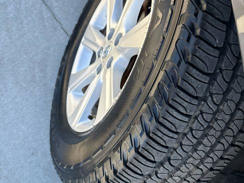 Used 2011 Toyota Highlander 4WD image 2