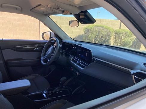 Used 2025 Chevrolet TrailBlazer LT FWD image 5