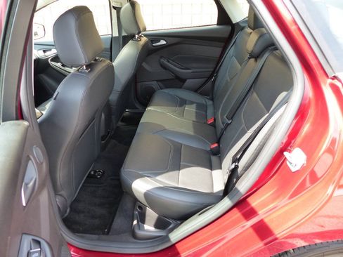 Used 2017 Ford Focus Titanium FWD image 41