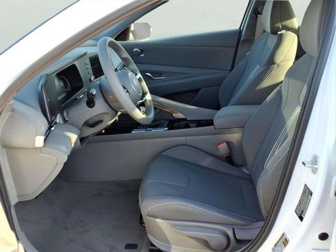 New 2026 Hyundai Elantra Hybrid FWD image 9