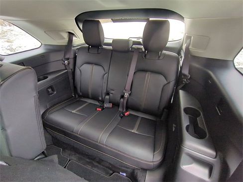 Used 2025 MAZDA CX-90 3.3 Turbo w/ Select Package image 17