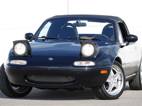 Used 1996 MAZDA MX-5 Miata RWD image 17