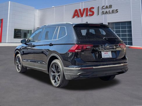Used 2024 Volkswagen Tiguan SE image 3