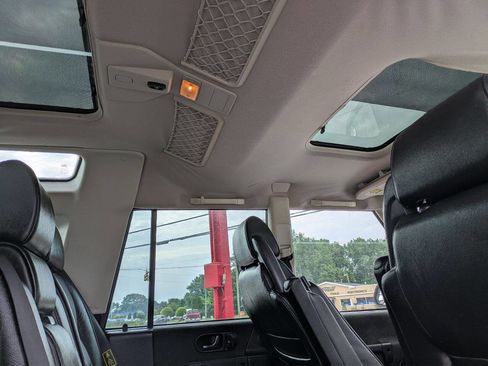 Used 2004 Land Rover Discovery HSE image 10