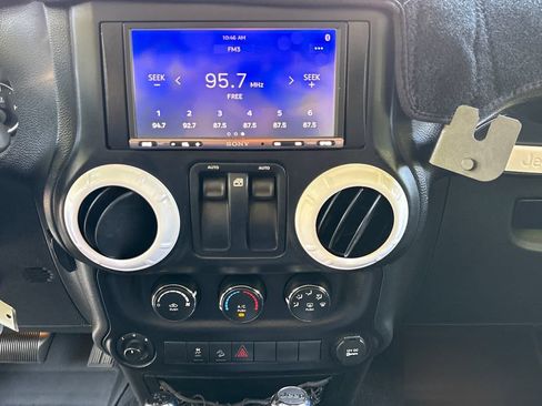 Used 2016 Jeep Wrangler Sport AWD/4WD image 23