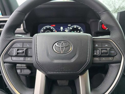 Certified 2025 Toyota Tacoma TRD Off-Road image 25