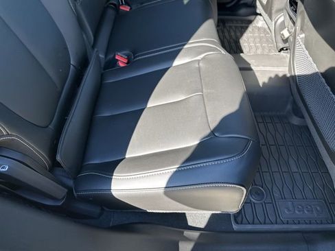 New 2025 Jeep Grand Cherokee Limited AWD/4WD image 16