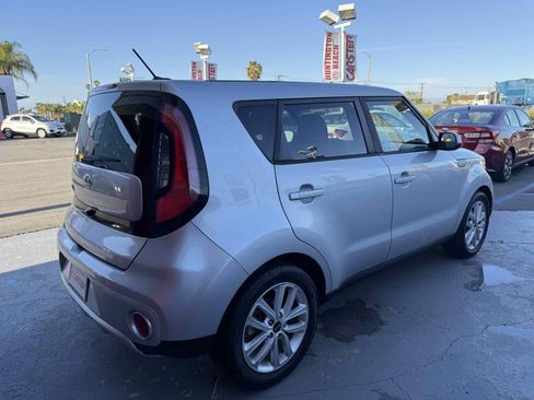 Used 2017 Kia Soul + FWD image 20