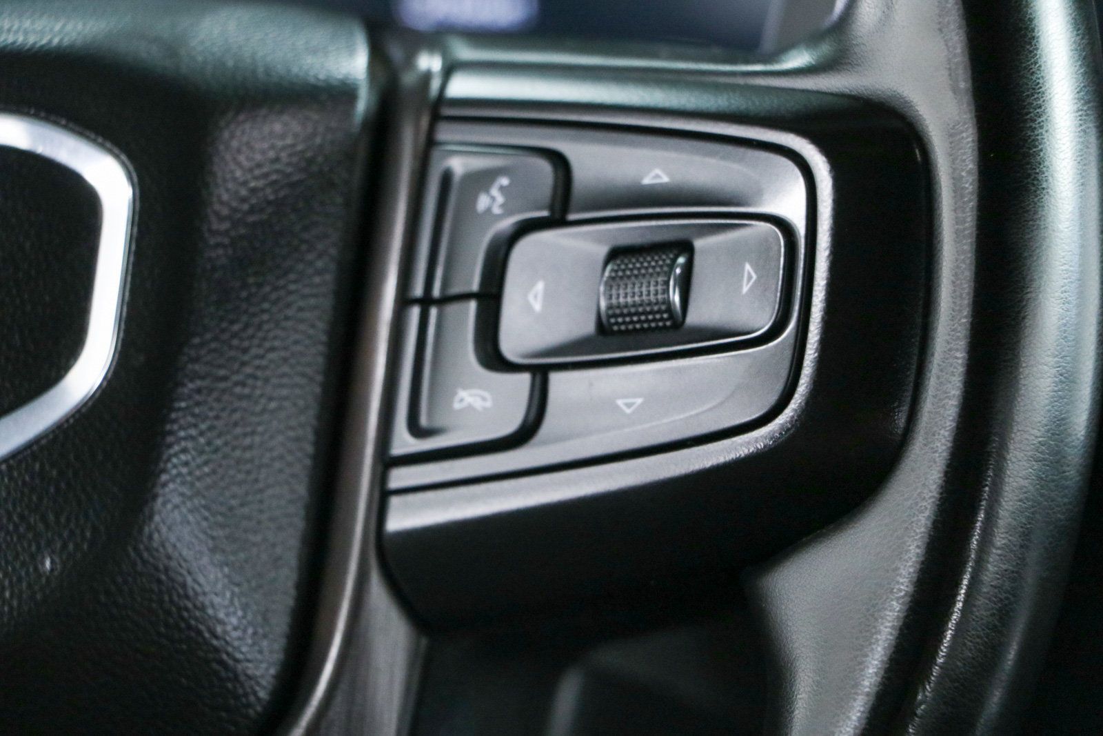 Used 2023 GMC Sierra 1500 AT4 w/ Technology Package AWD/4WD image 15