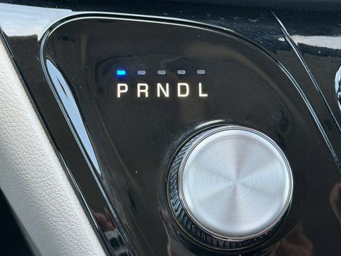 Used 2024 Chrysler Pacifica Touring-L FWD image 24