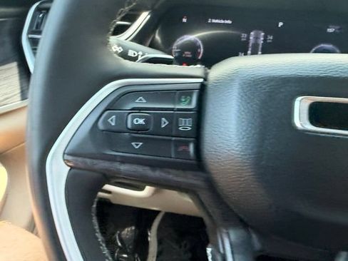 Used 2023 Jeep Grand Cherokee Limited AWD/4WD image 20