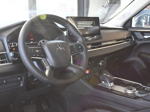 New 2026 Mitsubishi Outlander AWD image 36