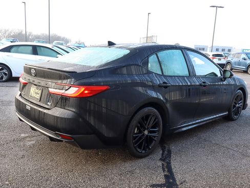 Used 2025 Toyota Camry SE image 4