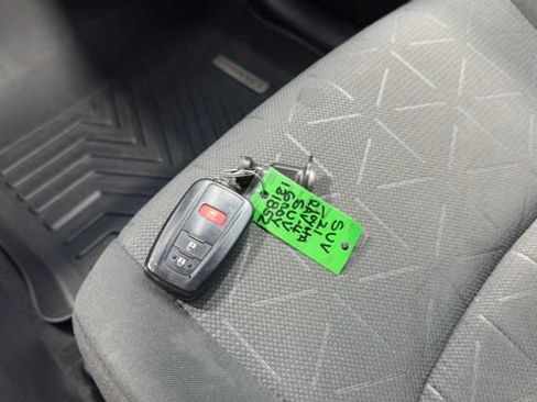 Used 2021 Toyota RAV4 XLE FWD image 26