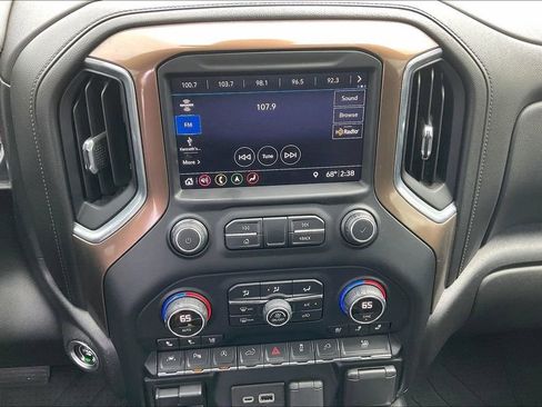 Used 2019 Chevrolet Silverado 1500 High Country w/ Technology Package AWD/4WD image 10