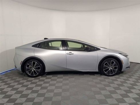 Used 2023 Toyota Prius XLE FWD image 5