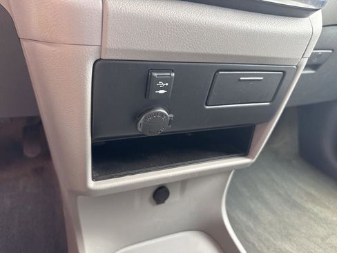 Used 2018 Toyota Sienna LE image 30