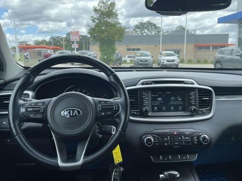 Used 2017 Kia Sorento FWD w/ LX Convenience Package image 11