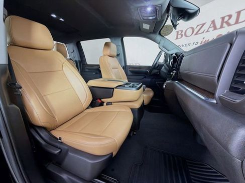 Used 2024 GMC Sierra 3500 SLE w/ SLE Convenience Package image 33