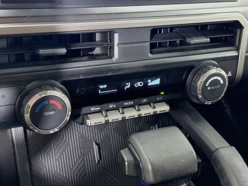 Certified 2025 Toyota 4Runner SR5 AWD/4WD image 17