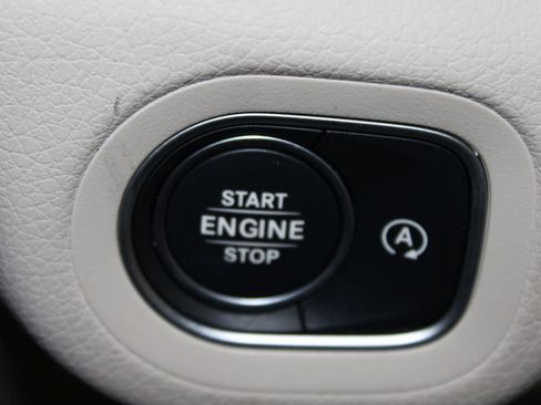 Used 2025 Mercedes-Benz GLS 450 4MATIC image 37