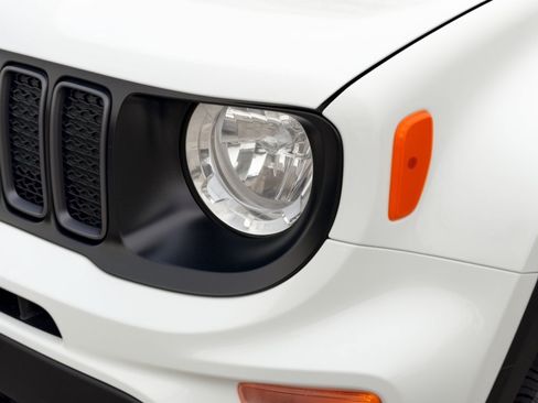 Used 2021 Jeep Renegade Latitude FWD image 12