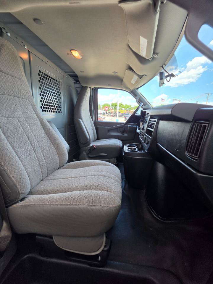 Used 2017 Chevrolet Express 2500 RWD image 13