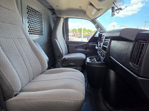 Used 2017 Chevrolet Express 2500 RWD image 13