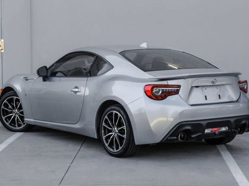 Used 2017 Toyota 86 RWD image 7