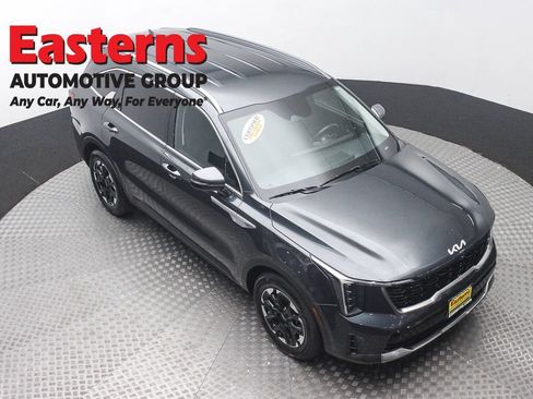 Used 2024 Kia Sorento S FWD image 3