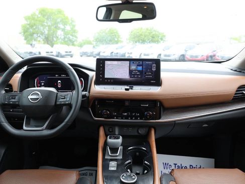 Used 2025 Nissan Rogue Platinum AWD/4WD image 14