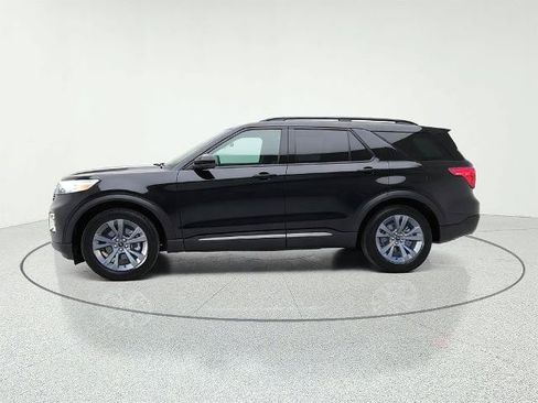 Certified 2022 Ford Explorer XLT w/ Equipment Group 202A RWD image 4