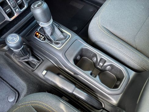 Used 2025 Jeep Wrangler Unlimited Sahara AWD/4WD image 41