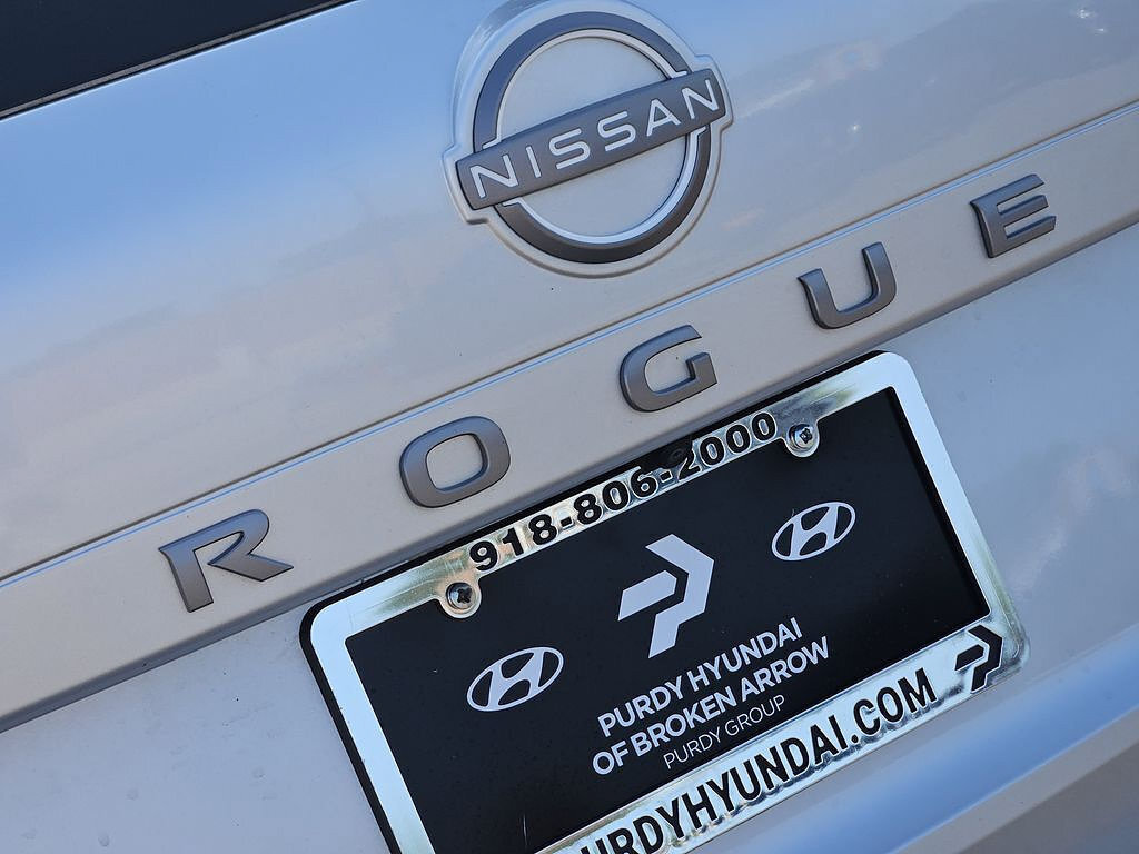 Used 2024 Nissan Rogue SV AWD/4WD image 7