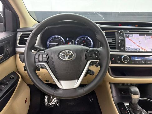 Used 2019 Toyota Highlander Limited AWD/4WD image 8