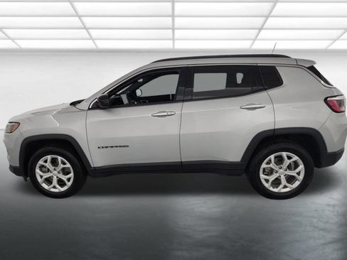 Used 2024 Jeep Compass Latitude AWD/4WD image 5
