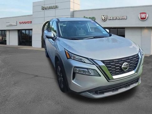 Used 2021 Nissan Rogue SV FWD image 2