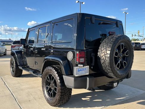 Used 2017 Jeep Wrangler Unlimited Sahara AWD/4WD image 13