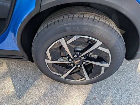 New 2026 Chevrolet Equinox EV LT image 9