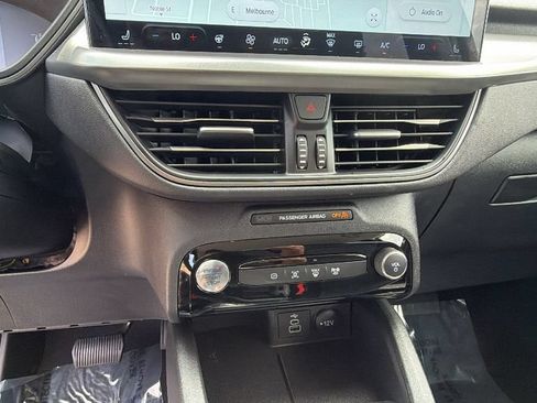 Used 2025 Ford Escape SE FWD image 20