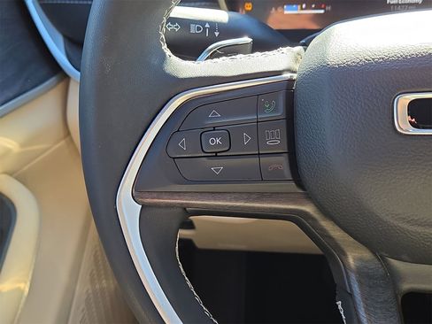 Used 2024 Jeep Grand Cherokee Limited w/ Luxury Tech Group II image 21