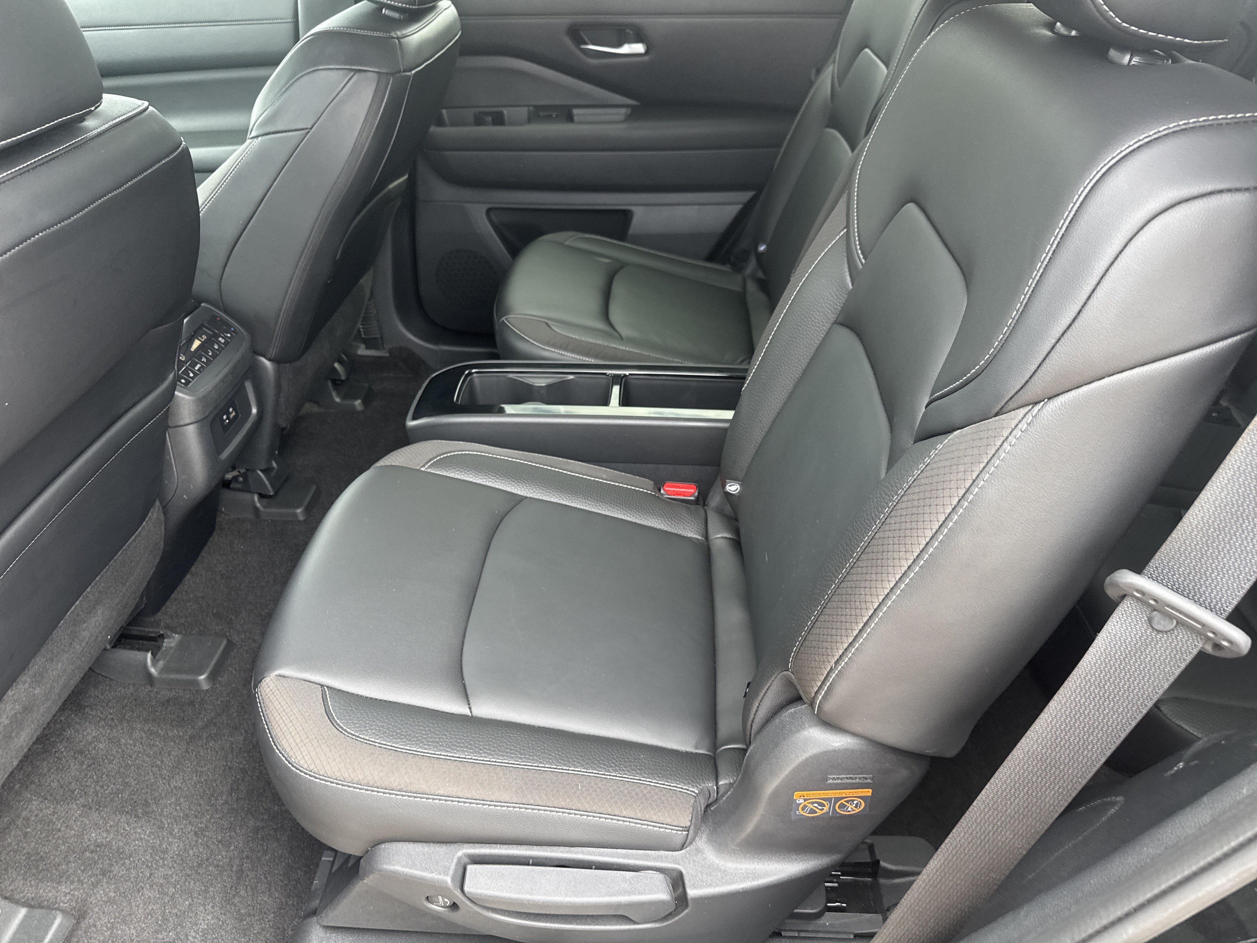 Used 2023 Nissan Pathfinder SL w/ SL Premium Package AWD/4WD image 6