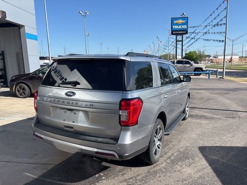 Used 2023 Ford Expedition XLT image 4