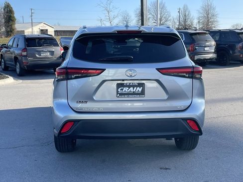 Used 2023 Toyota Highlander XLE image 7